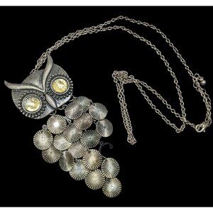 Quirky Y2K Own Pedant Necklace With Disc Fringe Feathers And Yellow Gem Eyes